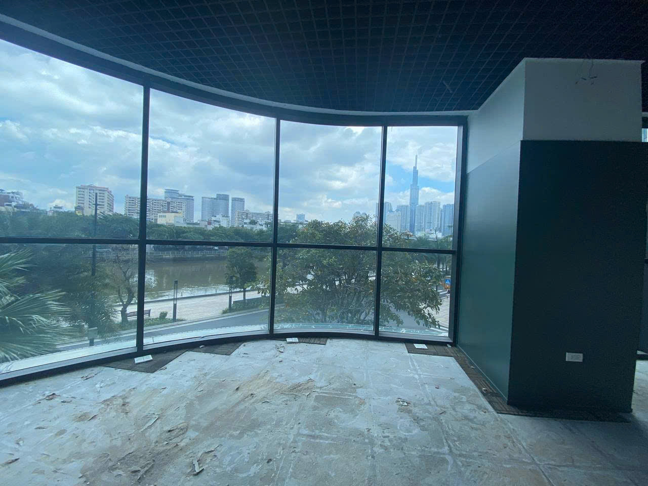 CHO THUÊ SHOPHOUSE TÒA AQUA 2 KHU CĂN HỘ CAO CẤP VINHOMES GOLDEN RIVER BASON QUẬN 1